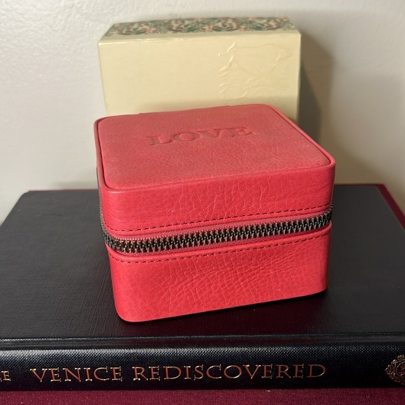 American Leather Co Pink Leather LOVE Travel Size Zip Square Jewelry Orgranizer - Picture 3 of 11